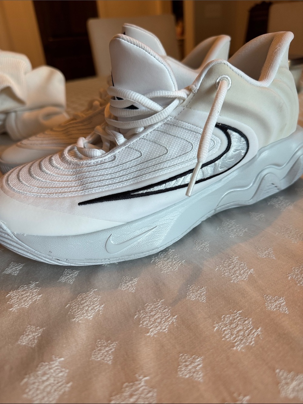 Nike Giannis Immortality Basketball Sneakers w/ Black Swoosh,Men’s 8 Women’s 9.5